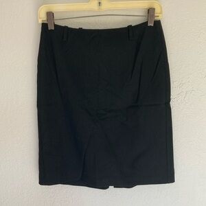 Stile Benetton Black Pencil Skirt Belt Loops Back Zip Kick Pleat Size 4